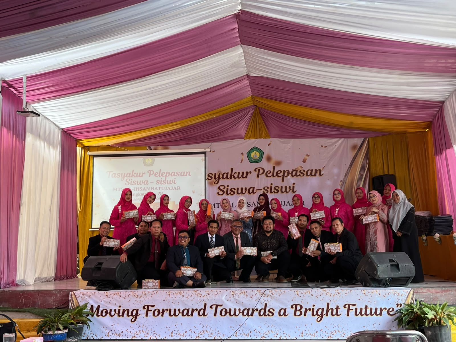 Acara Syukuran Pelepasan Siswa/Siswi MTs. Al-Ihsan Batujajar angkatan ke-54